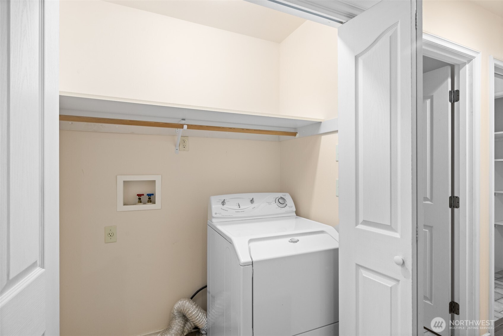 382 Discovery View Drive Sequim, WA 98382 - Photo 25 of 40 a utility room with dryer and washer