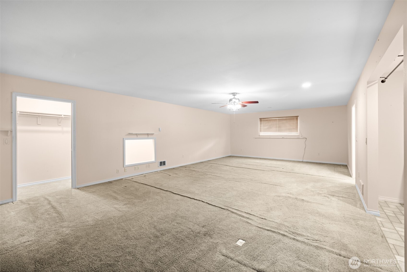 382 Discovery View Drive Sequim, WA 98382 - Photo 29 of 40 an empty room with a empty space and window