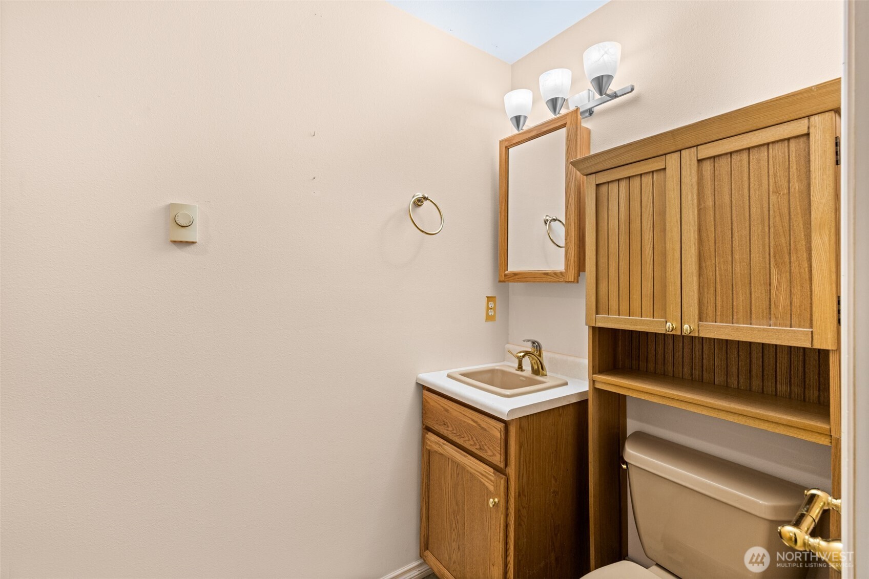 382 Discovery View Drive Sequim, WA 98382 - Photo 33 of 40 a utility room with dryer and washer