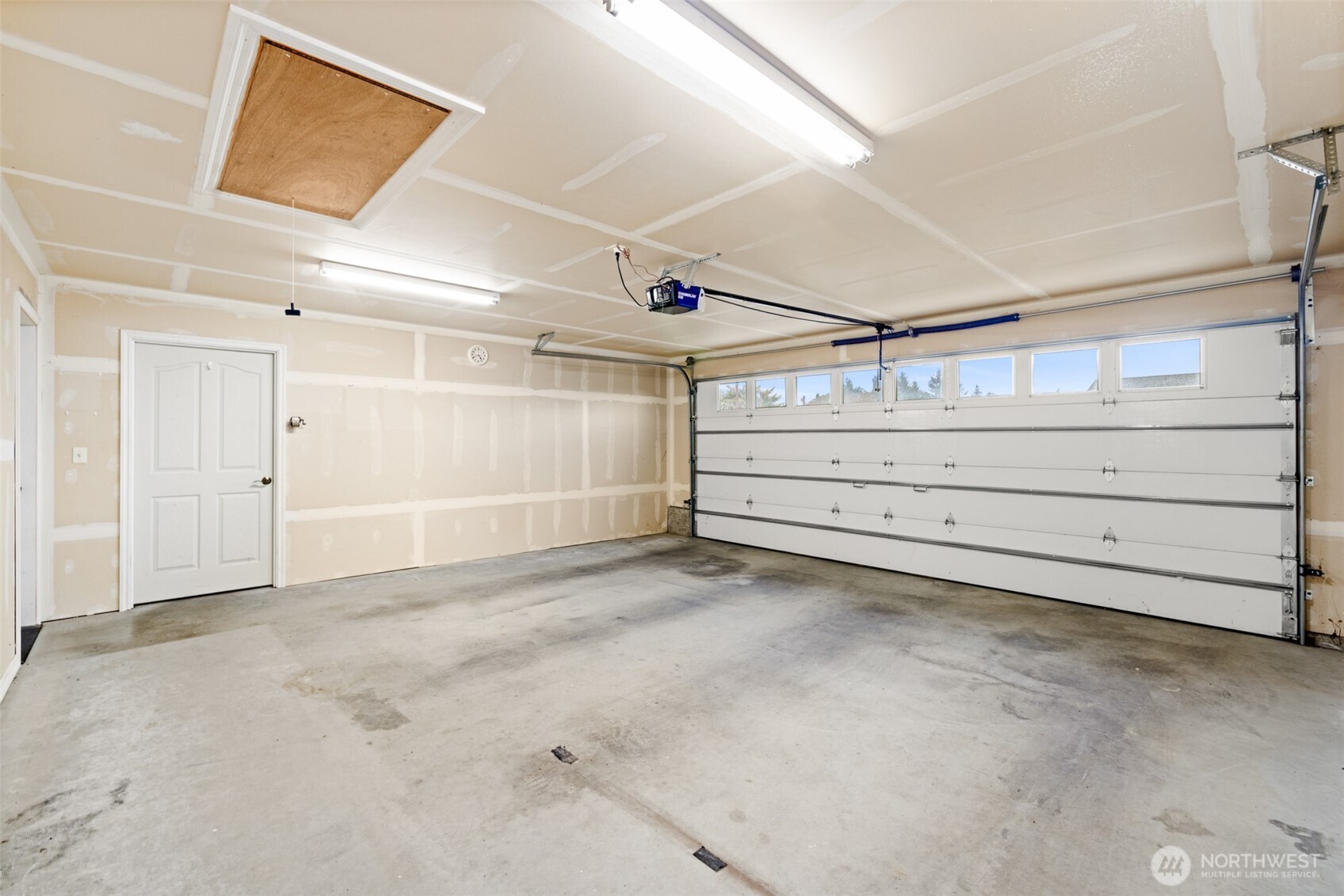382 Discovery View Drive Sequim, WA 98382 - Photo 35 of 40 a view of room and closet