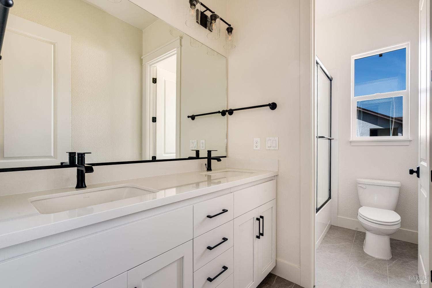 3541 Ruston Lane Napa, CA 94558 - Photo 13 of 23 Guest Bathroom