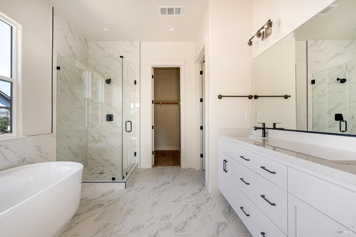 3541 Ruston Lane Napa, CA 94558 - Photo 19 of 23 Primary Bathroom