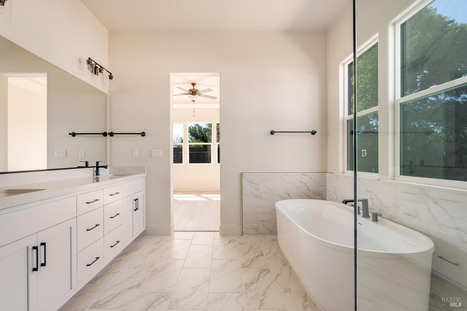3541 Ruston Lane Napa, CA 94558 - Photo 20 of 23 2nd photo of the primary bathroom