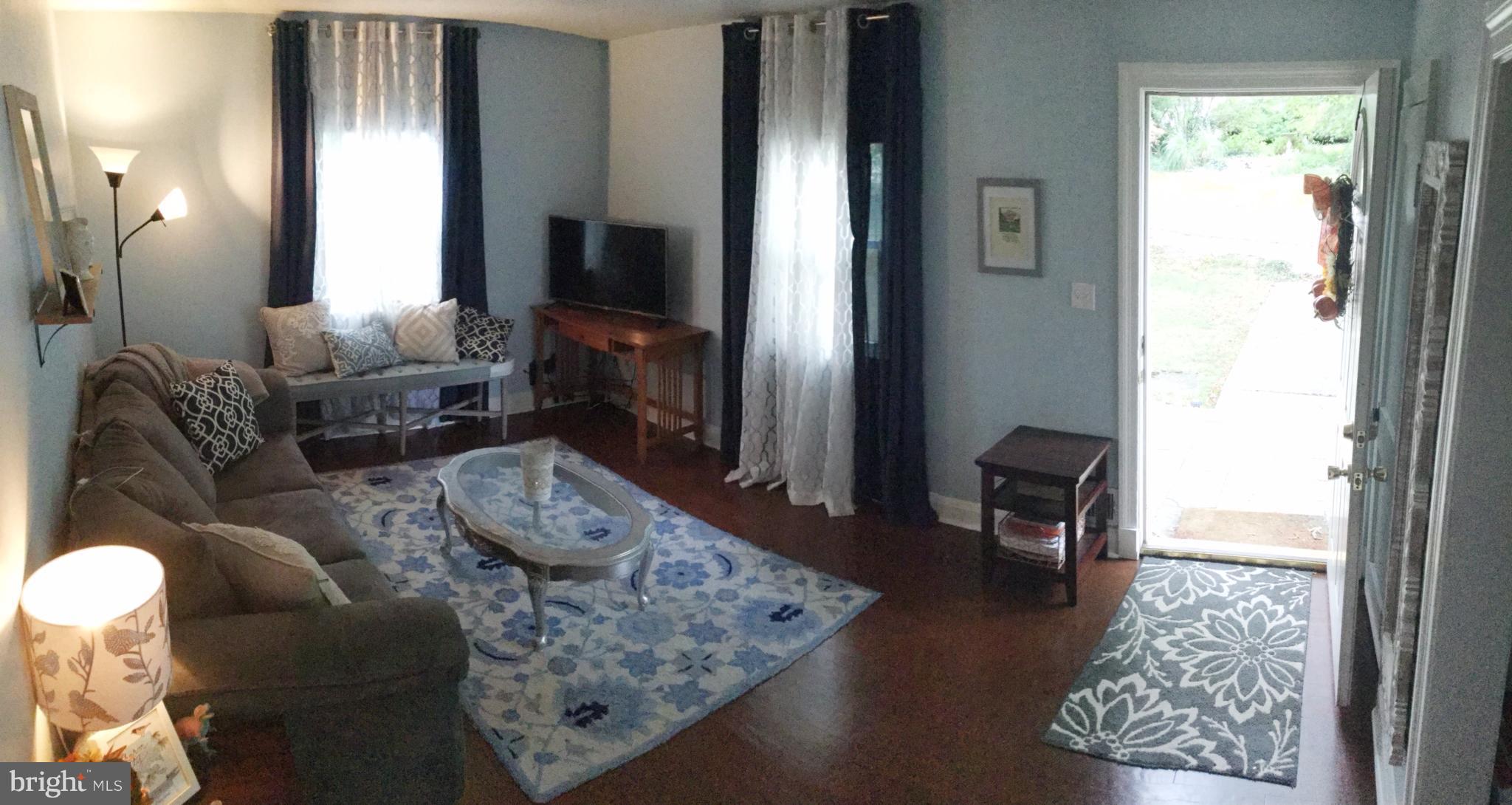 6303 Beechwood Road Baltimore, MD 21239 - Photo 11 of 30 Living Room