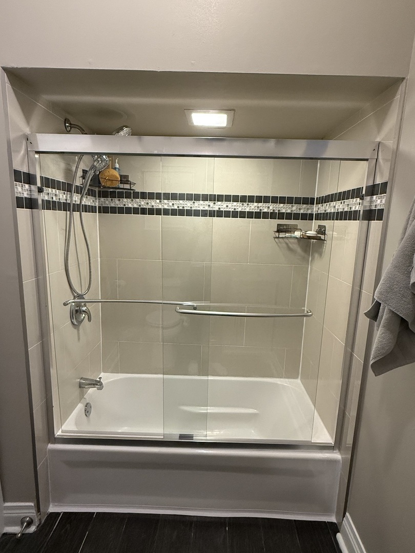 2826 West Lyndale Street, Unit 1 Chicago, IL 60647 - Photo 9 of 20 a bathroom with a shower