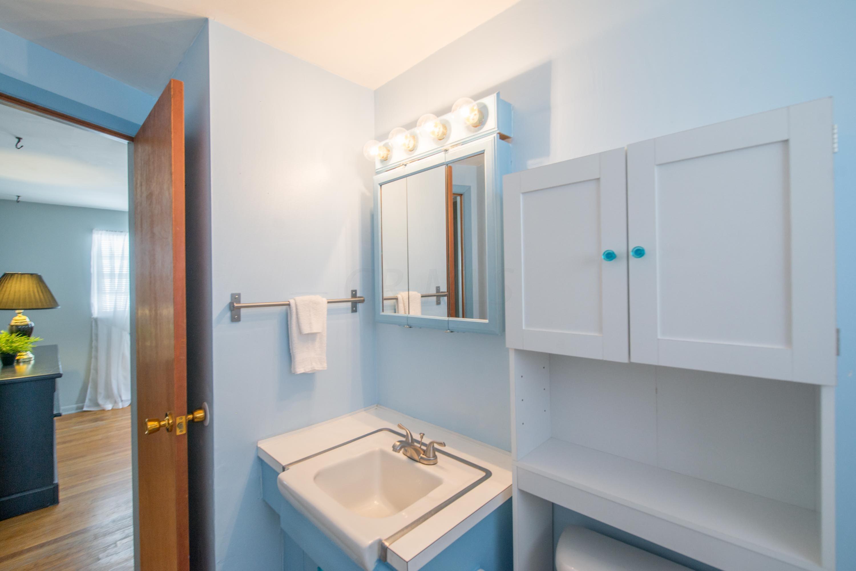 645 South Hampton Road Columbus, OH 43213 - Photo 17 of 31