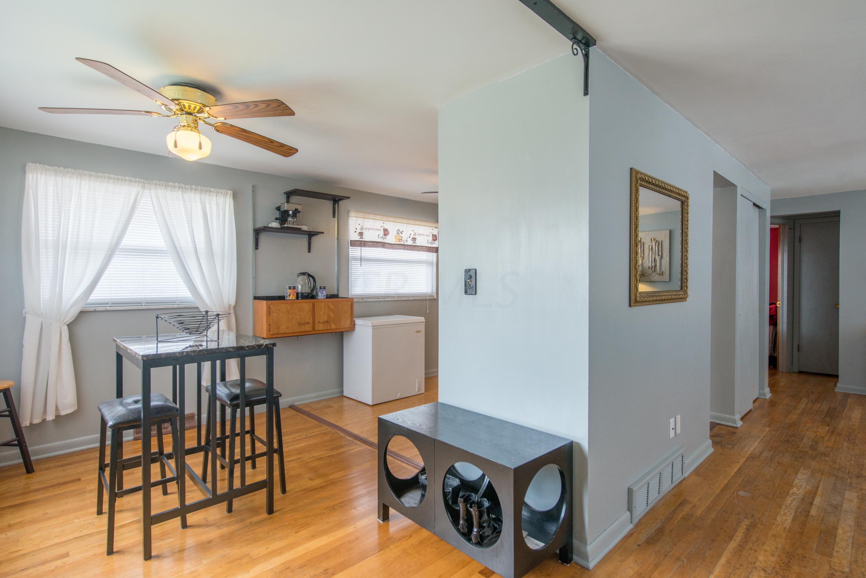 645 South Hampton Road Columbus, OH 43213 - Photo 3 of 31