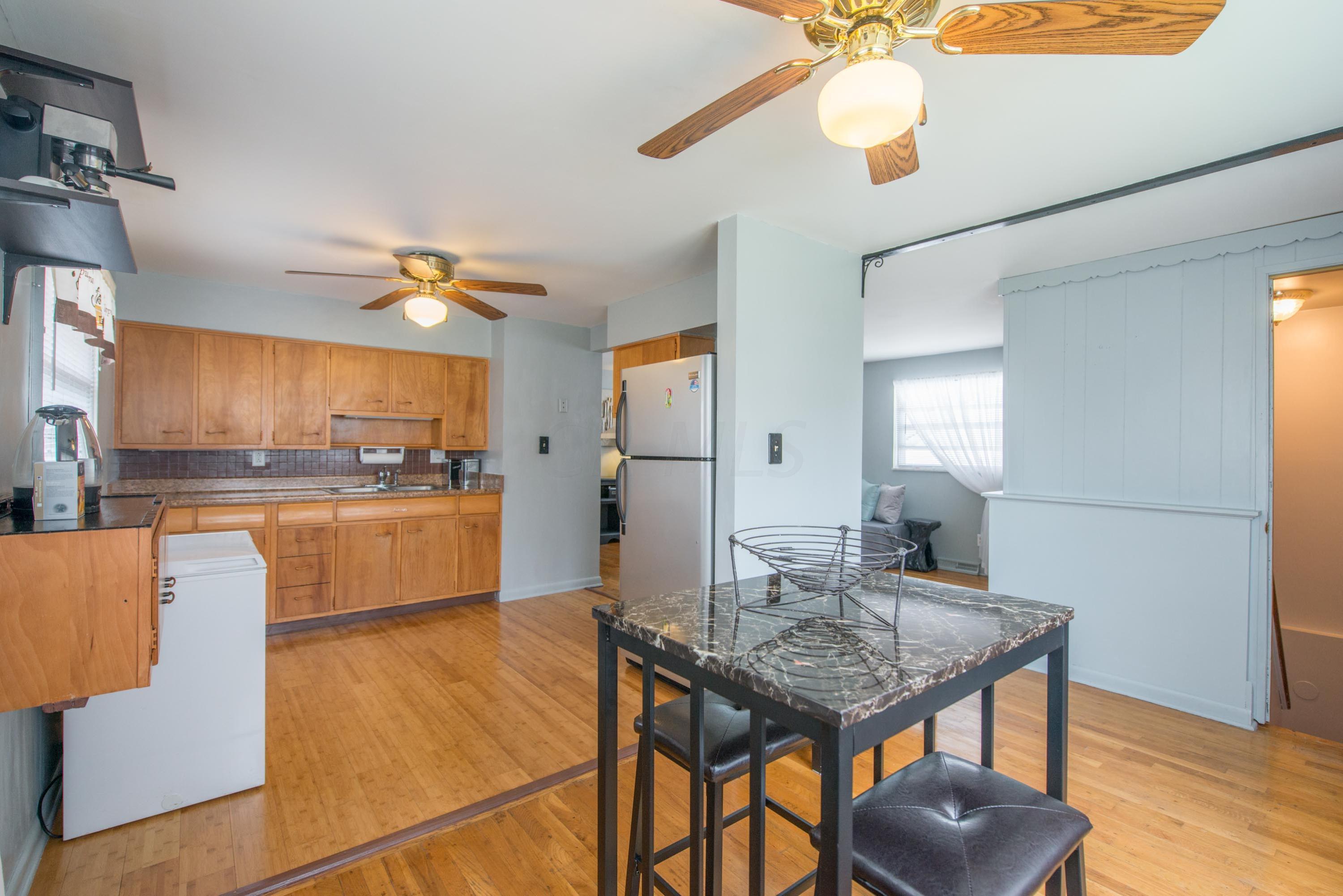 645 South Hampton Road Columbus, OH 43213 - Photo 4 of 31