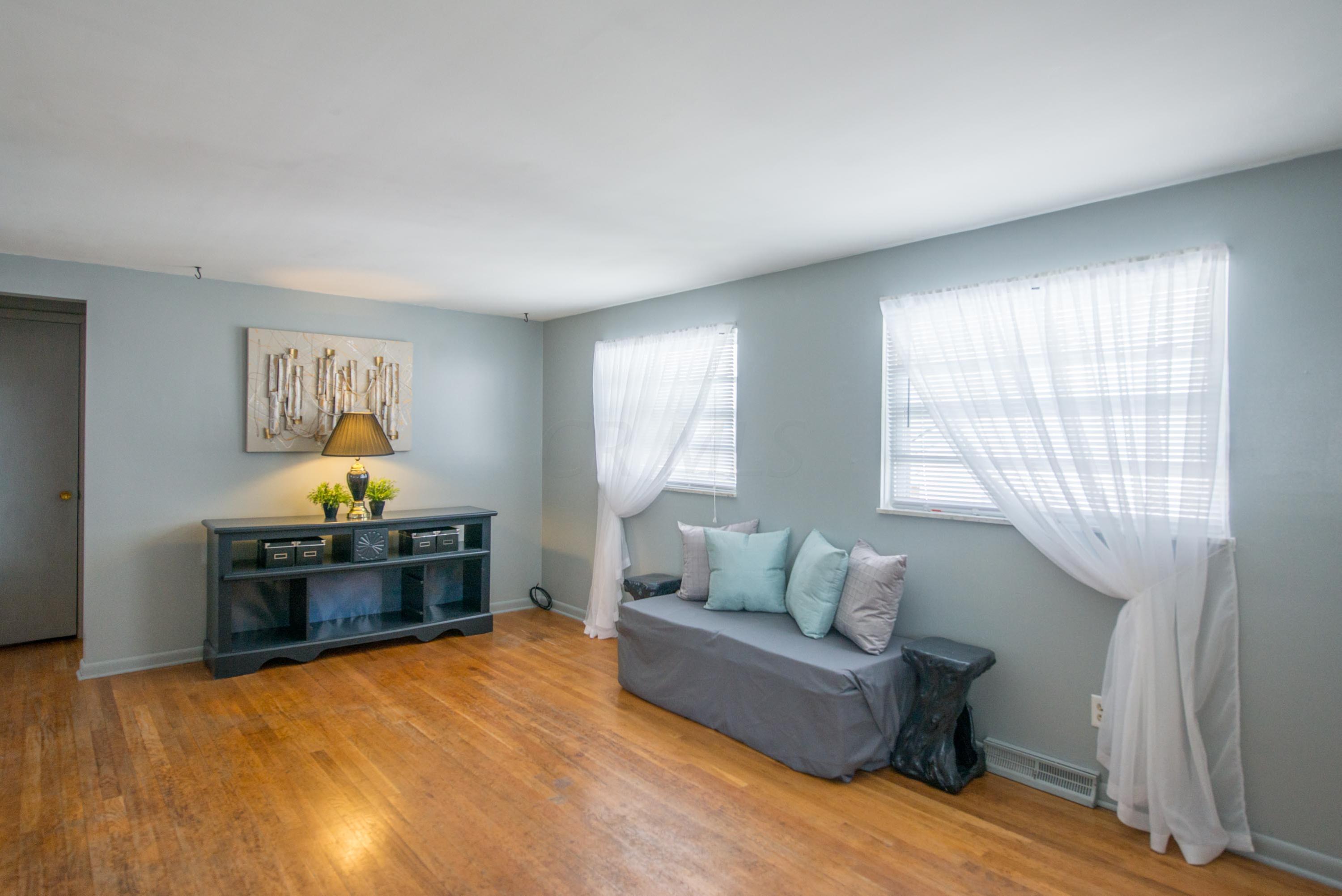 645 South Hampton Road Columbus, OH 43213 - Photo 10 of 31