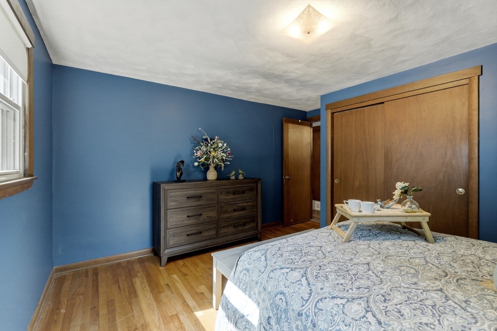 64 Tioga Street Springfield, MA 01128 - Photo 14 of 27