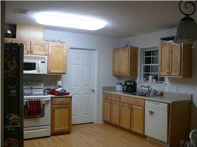 5571 Berryhill Road Milton, FL 32570 - Photo 3 of 10 Kitchen