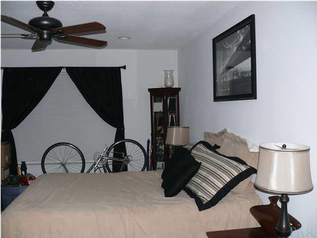 5571 Berryhill Road Milton, FL 32570 - Photo 6 of 10 Master bedroom
