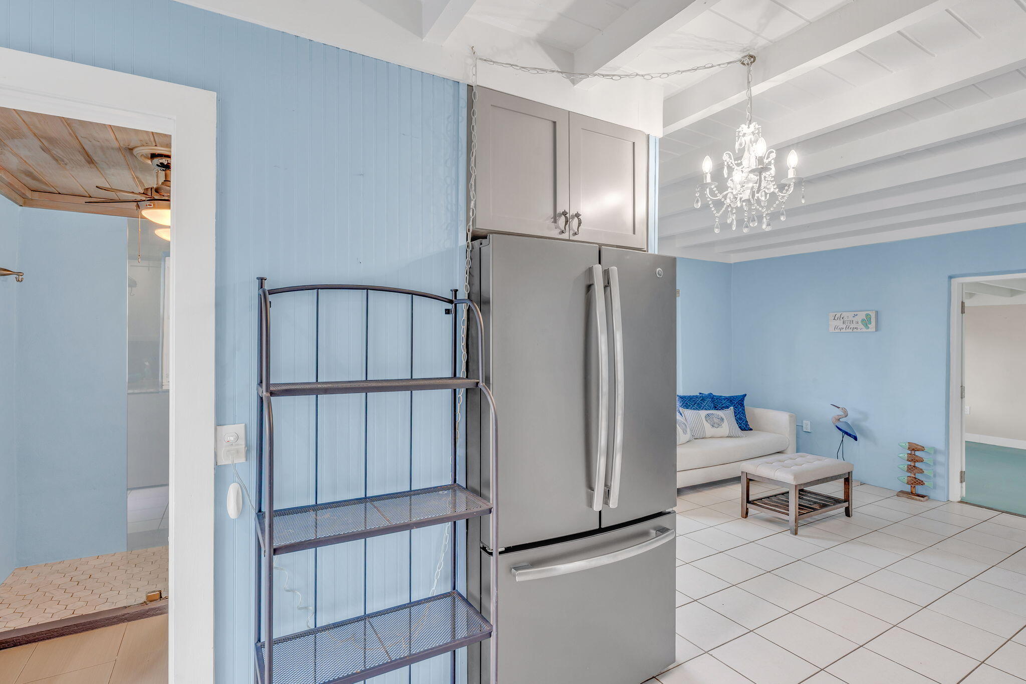 40 Pirates Drive Key Largo, FL 33037 - Photo 12 of 35 a view of kitchen with furniture and refrigerator