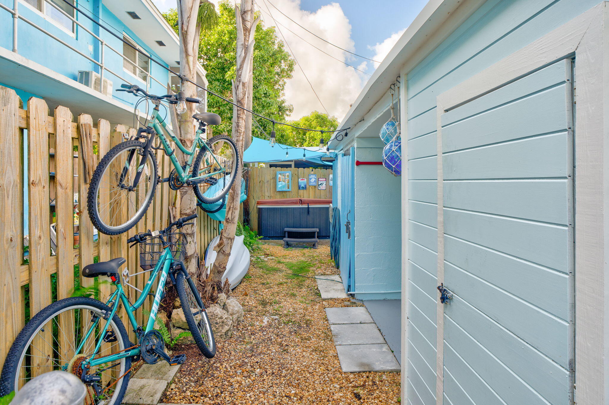 40 Pirates Drive Key Largo, FL 33037 - Photo 21 of 35 a view of a pathway of a building