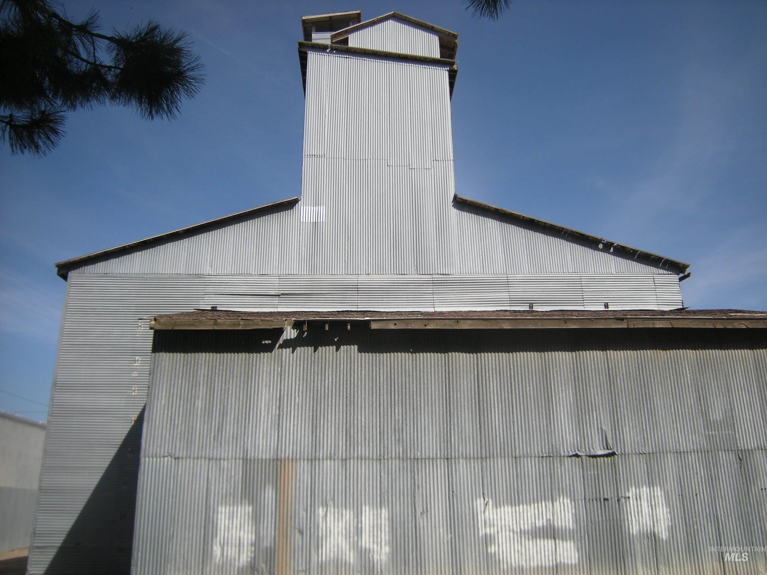 401 Main Street Hazelton, ID 83335 - Photo 2 of 23