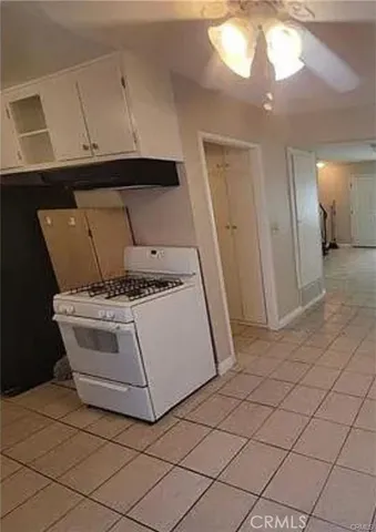 a view of utility room