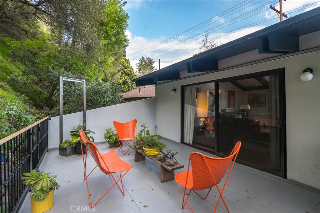 3611 El Lado Drive Glendale, CA 91208 - Photo 28 of 31 a view of a chairs and table in the balcony