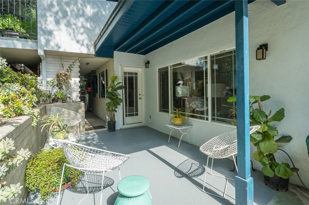 3611 El Lado Drive Glendale, CA 91208 - Photo 30 of 31 a outdoor space with lots of seating space