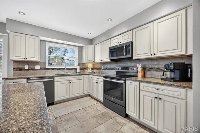 $410,000 | 436 Willow View Lane, St. Peters, MO 63376