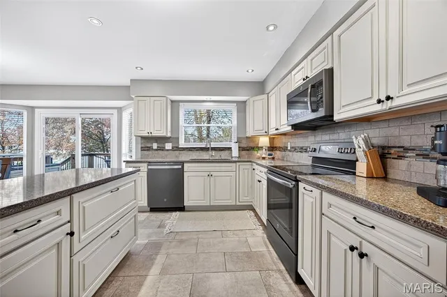 $410,000 | 436 Willow View Lane, St. Peters, MO 63376