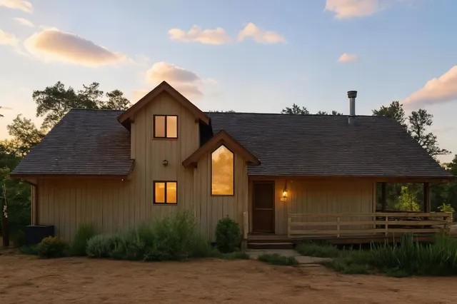 a view of a pathway with a yard