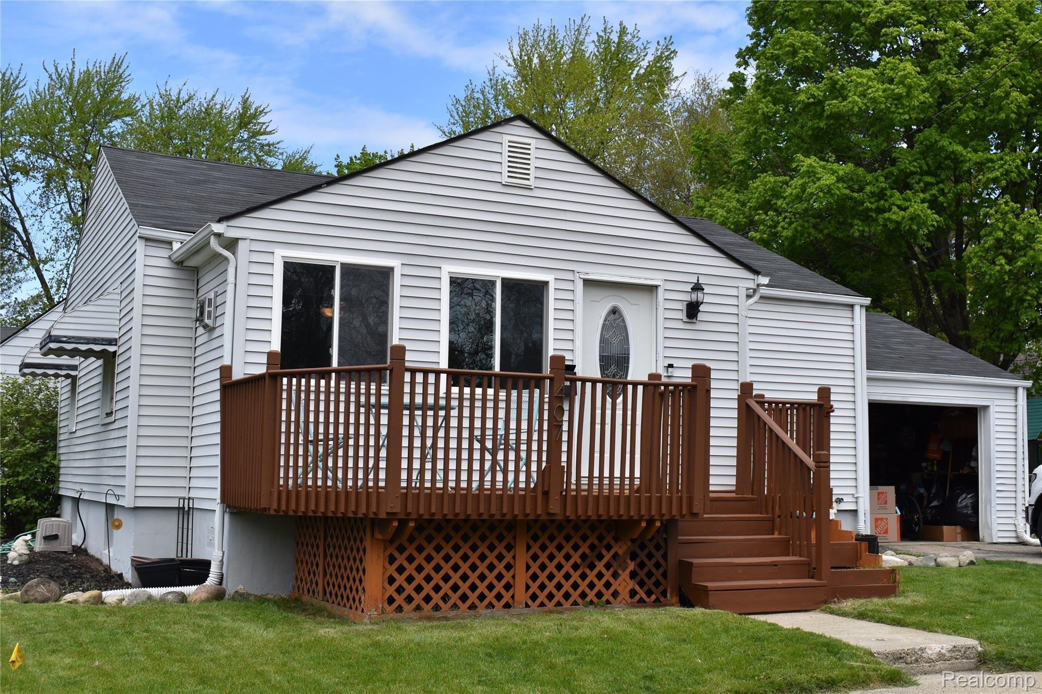 407 3rd Street Fenton, MI 48430 - Photo 2 of 21 DSC_0542.JPG