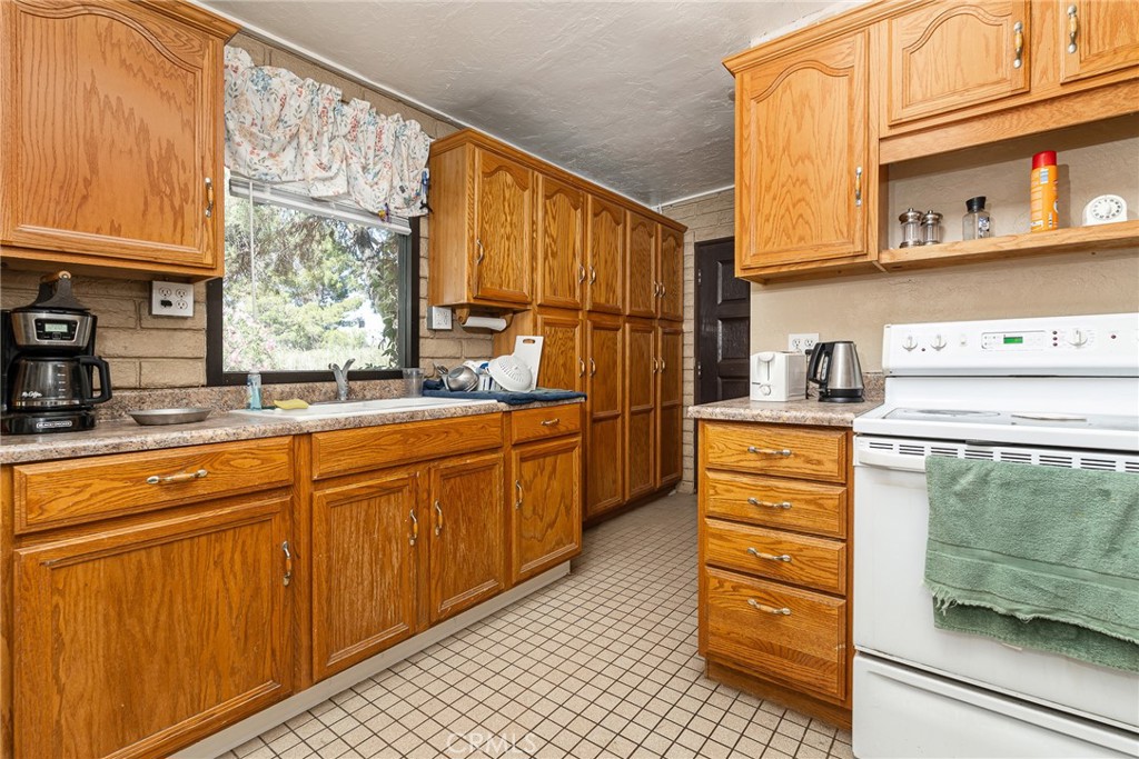 15283 Apple Valley Road Apple Valley, CA 92307 - Photo 24 of 53
