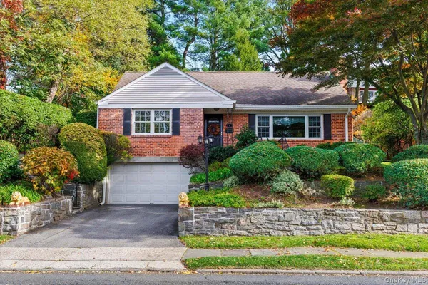 $900,000 | 52 Windsor Terrace, Yonkers, NY 10701