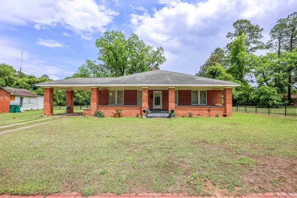 $300,000 | 305 North Main Street, Hemingway, SC 29554
