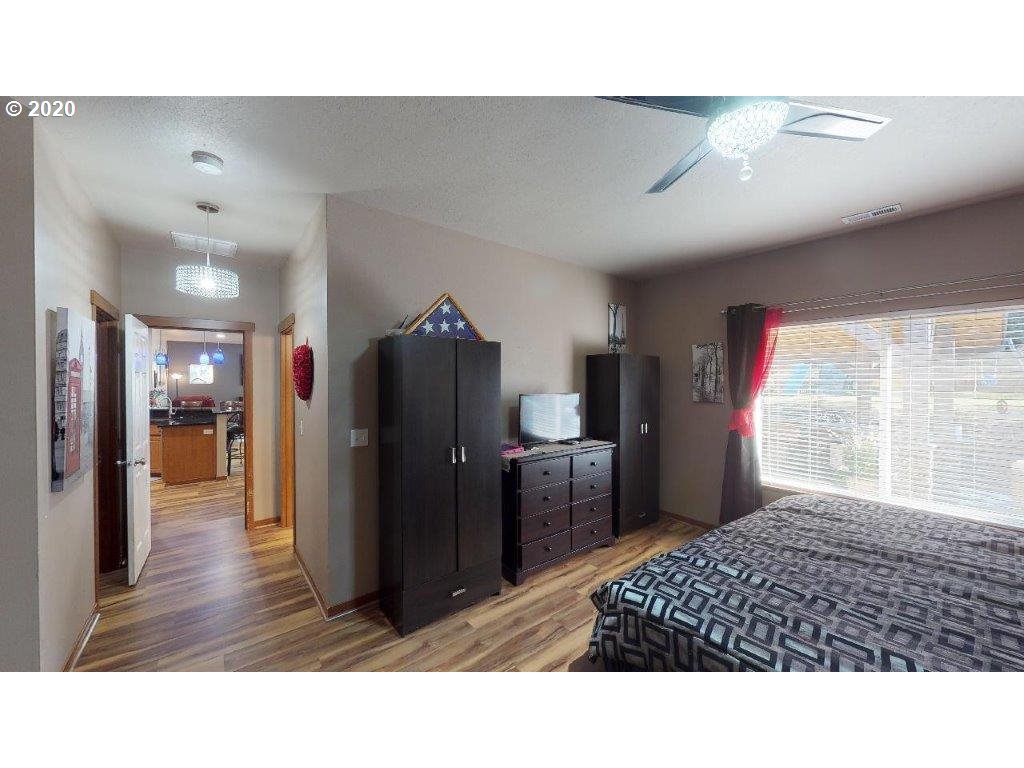86408 Panorama Road Springfield, OR 97478 - Photo 15 of 32