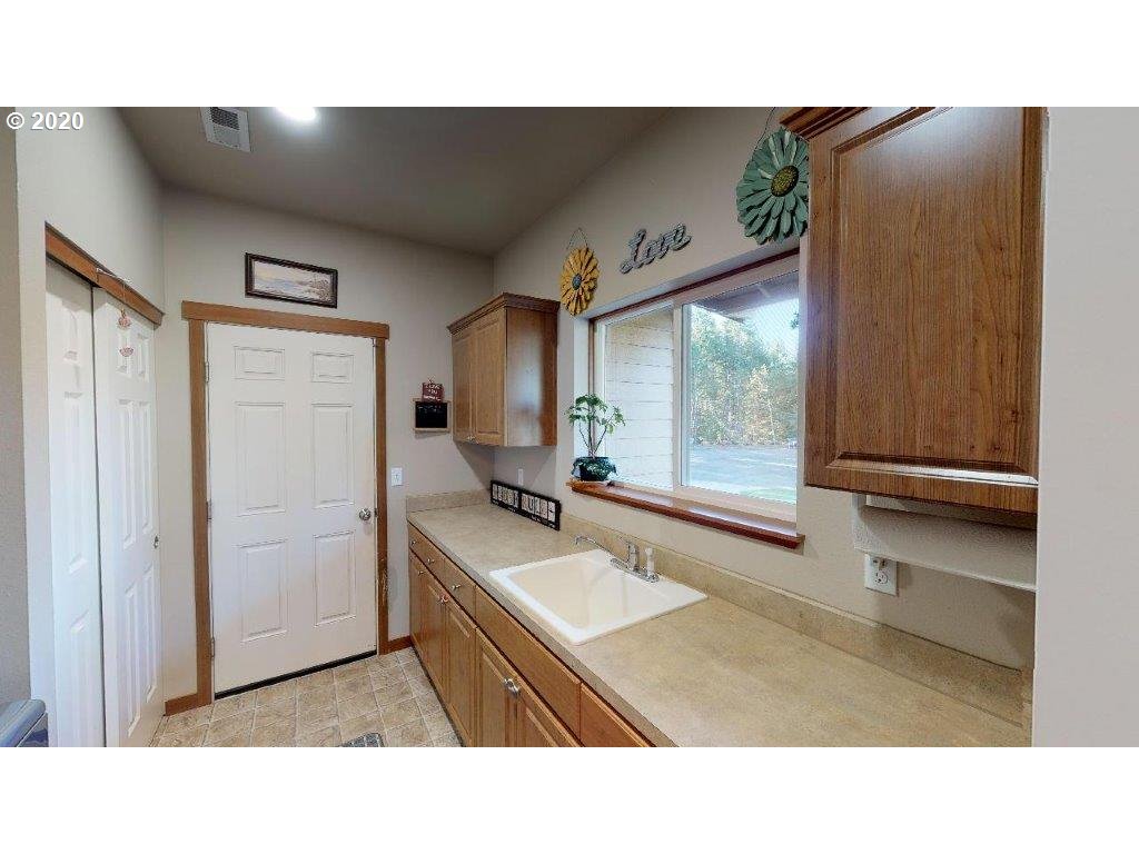 86408 Panorama Road Springfield, OR 97478 - Photo 7 of 32