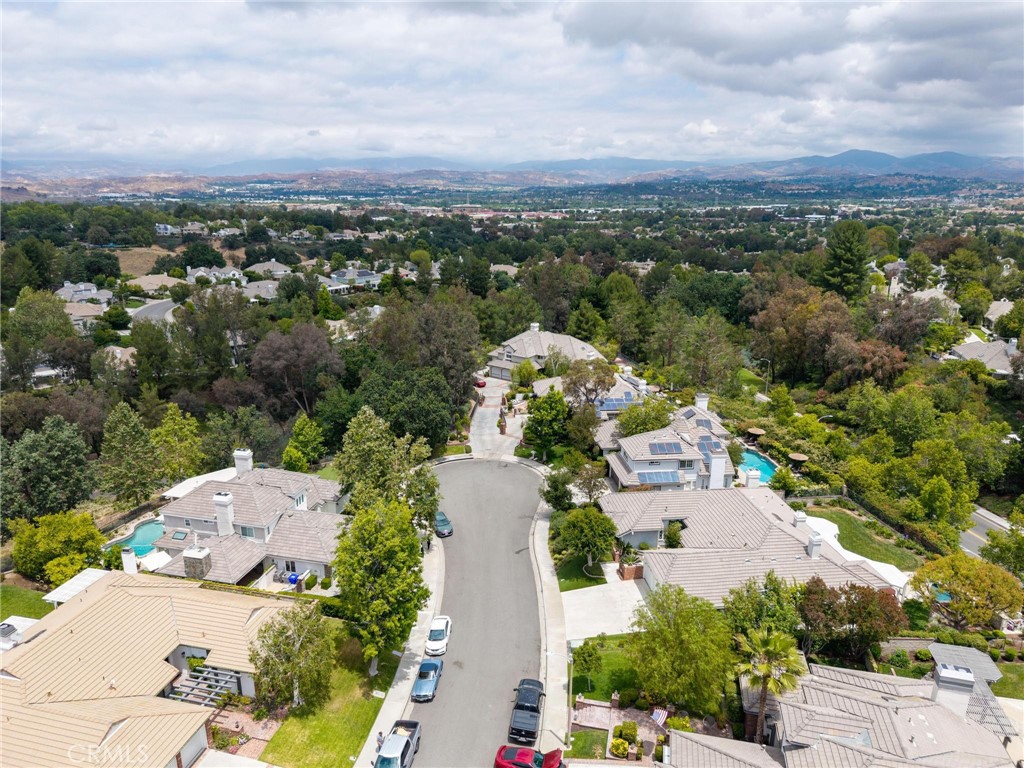 26072 Charing Cross Road Valencia, CA 91355 - Photo 61 of 105