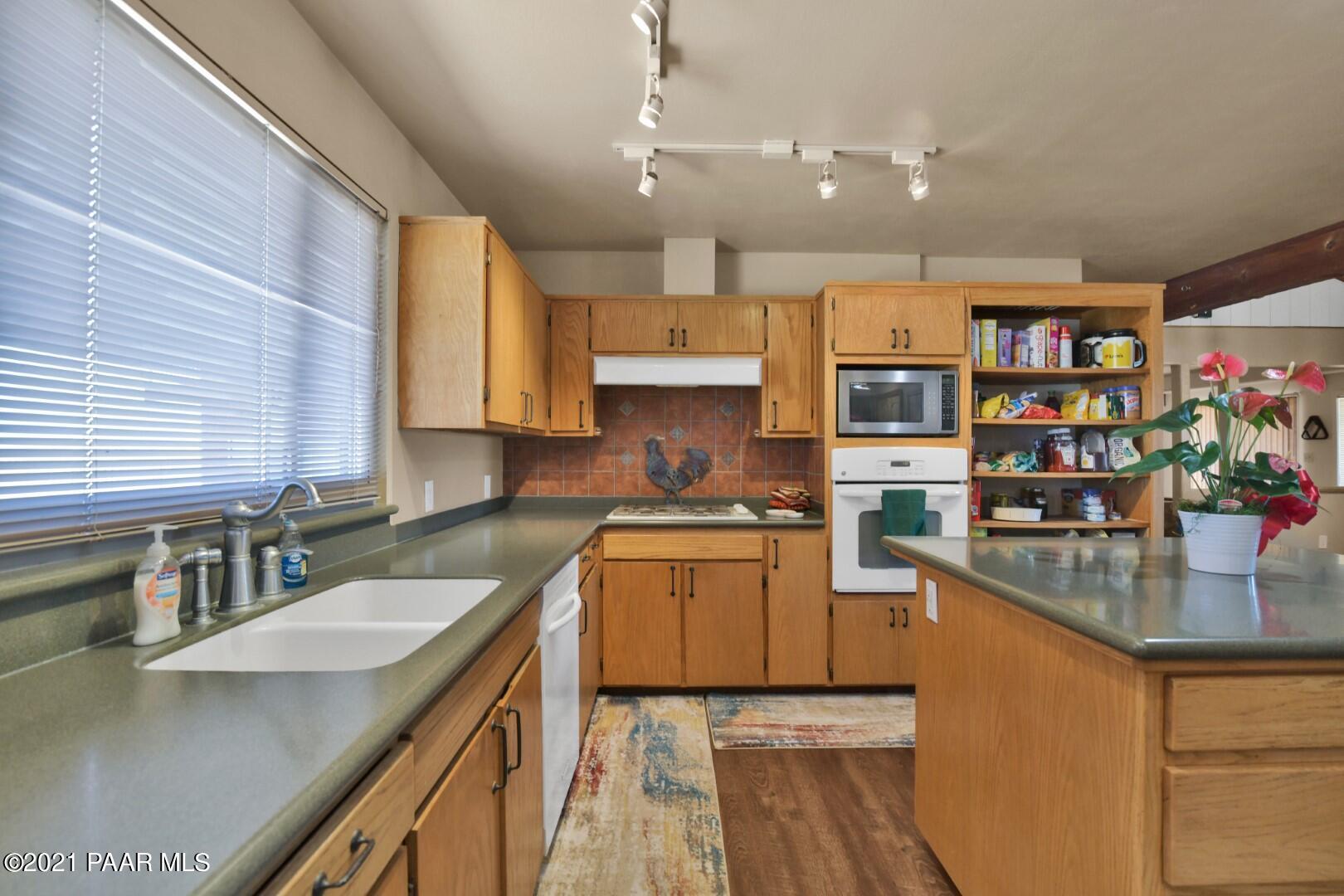 3500 West Runway Road Paulden, AZ 86334 - Photo 11 of 57 Kitchen