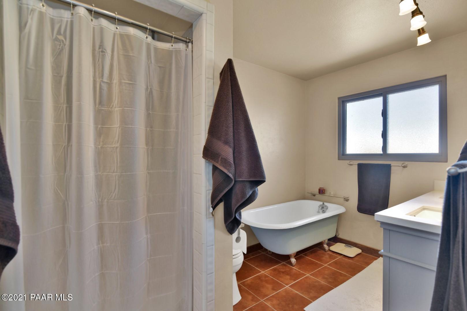 3500 West Runway Road Paulden, AZ 86334 - Photo 17 of 57 Master Bath