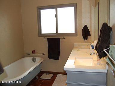 3500 West Runway Road Paulden, AZ 86334 - Photo 46 of 57 Master Bath 1