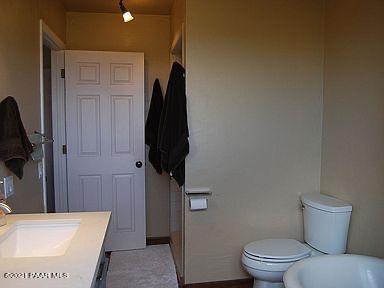 3500 West Runway Road Paulden, AZ 86334 - Photo 47 of 57 Master Bath 1