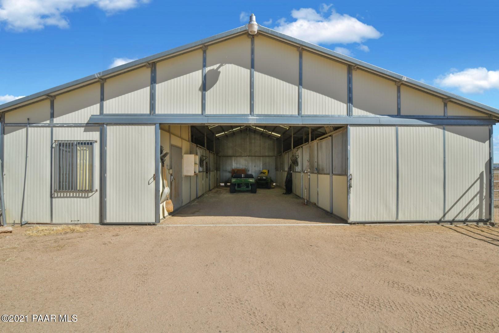3500 West Runway Road Paulden, AZ 86334 - Photo 5 of 57 Barn
