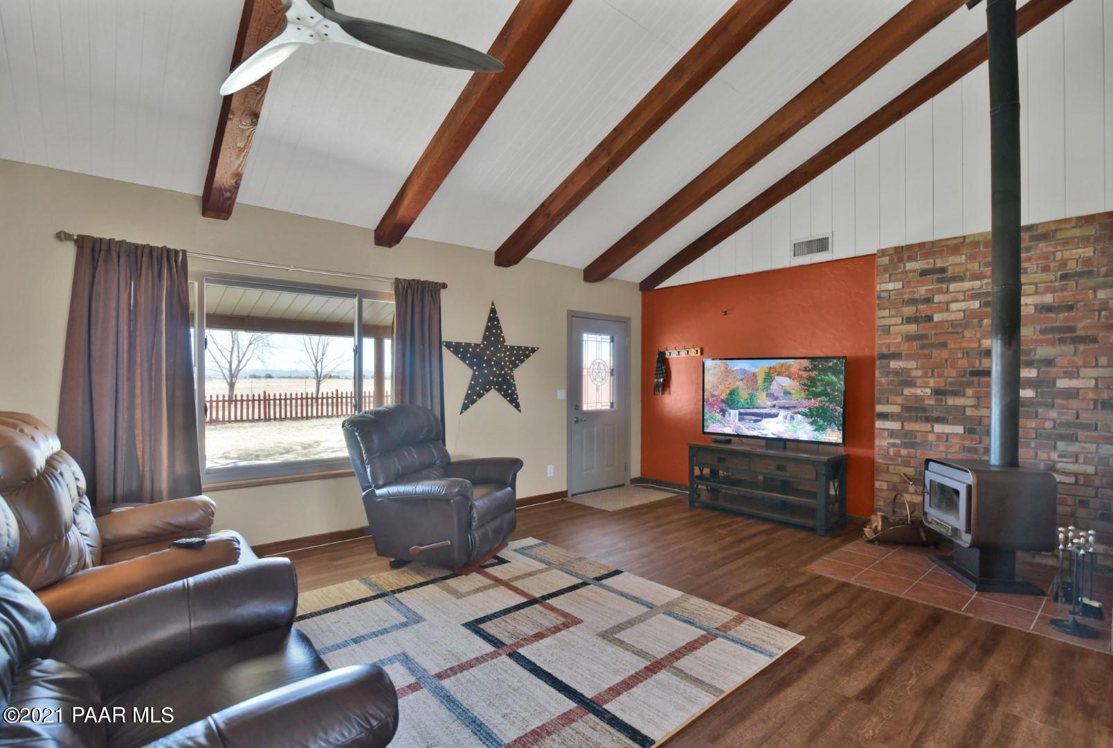 3500 West Runway Road Paulden, AZ 86334 - Photo 6 of 57 Living Room
