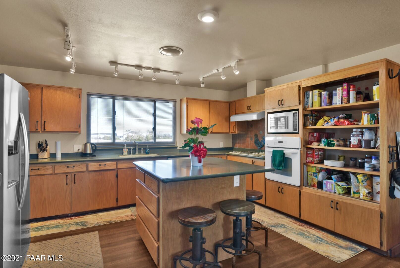 3500 West Runway Road Paulden, AZ 86334 - Photo 10 of 57 Kitchen