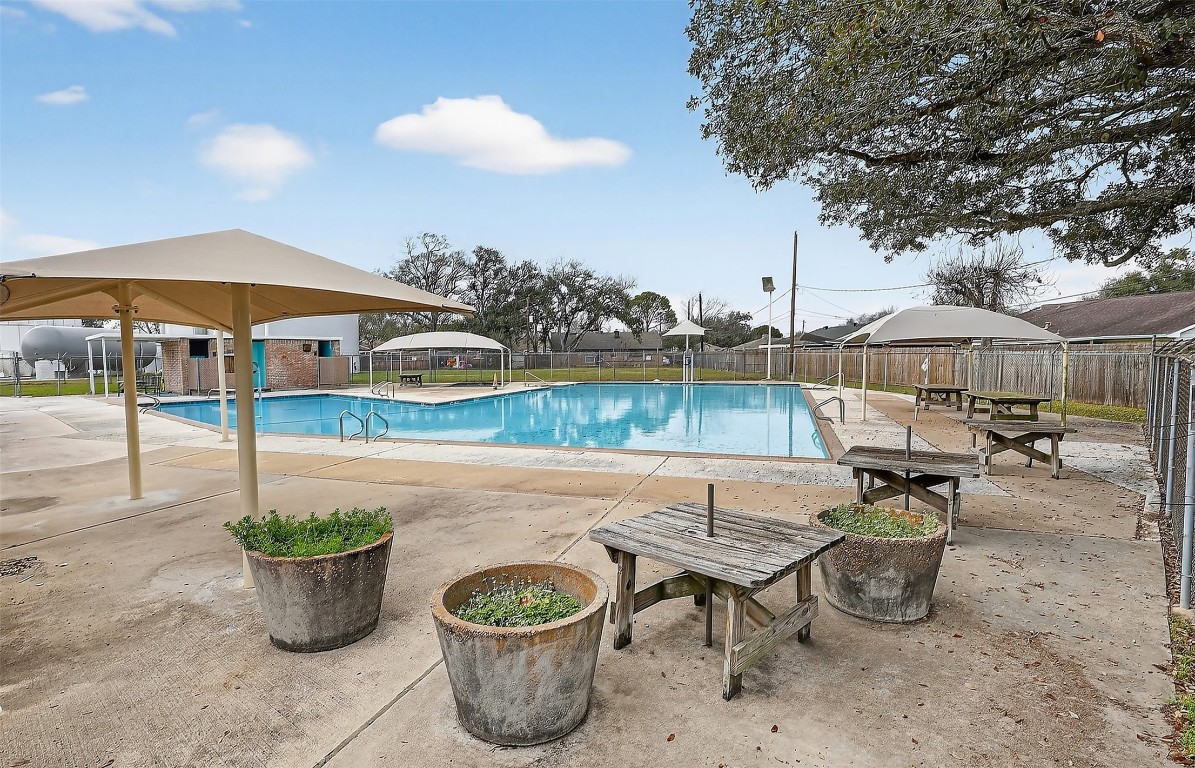 11807 South Ridgewood Circle Houston, TX 77071 - Photo 16 of 18 a view of a patio with chairs and potted plants