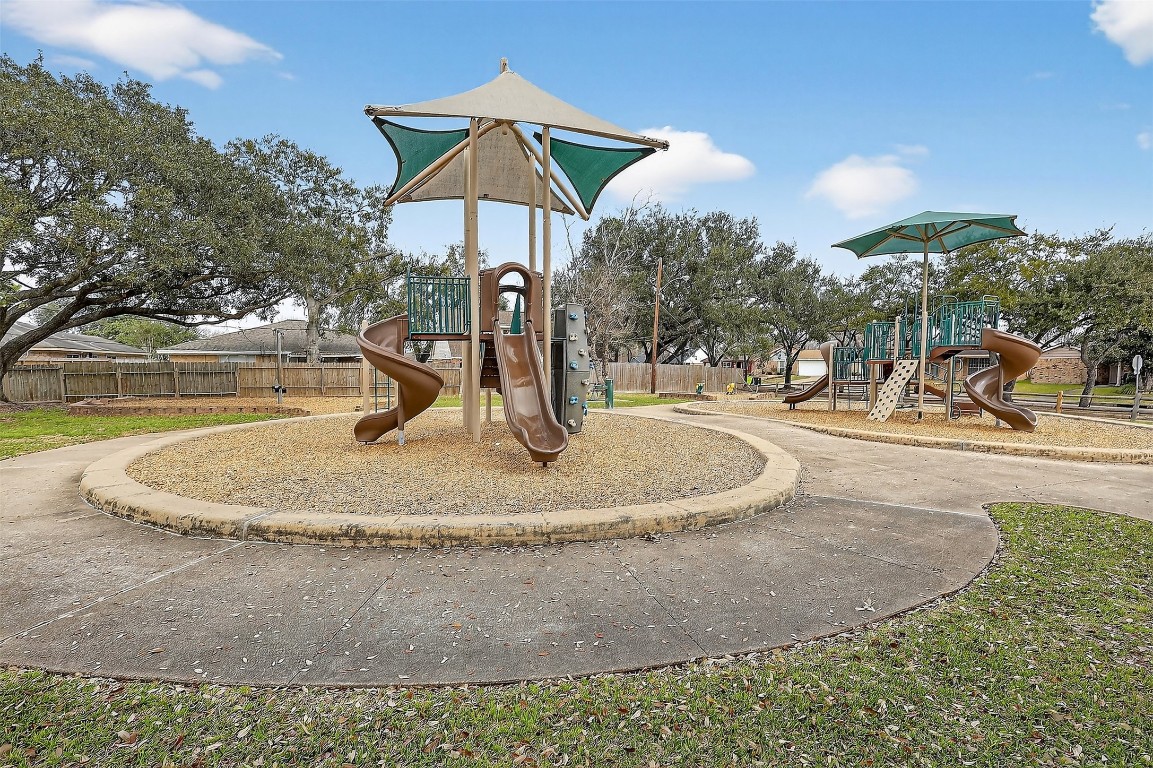 11807 South Ridgewood Circle Houston, TX 77071 - Photo 18 of 18 a view of a park with swings and slides