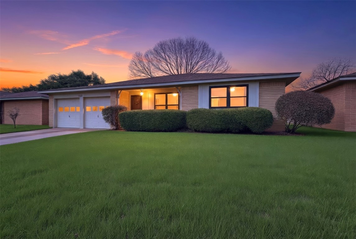 11807 South Ridgewood Circle Houston, TX 77071 - Photo 2 of 18 a front view of a house with a garden