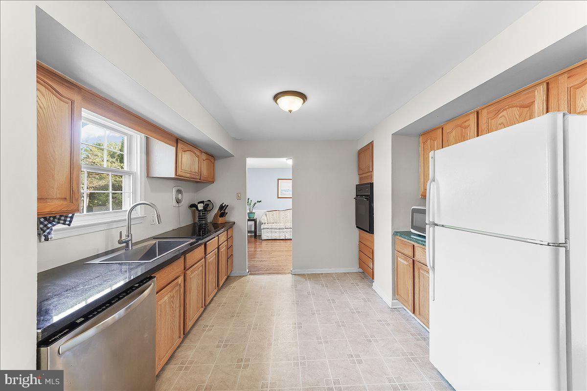 513 Beatty Road Springfield, PA 19064 - Photo 12 of 40 Kitchen