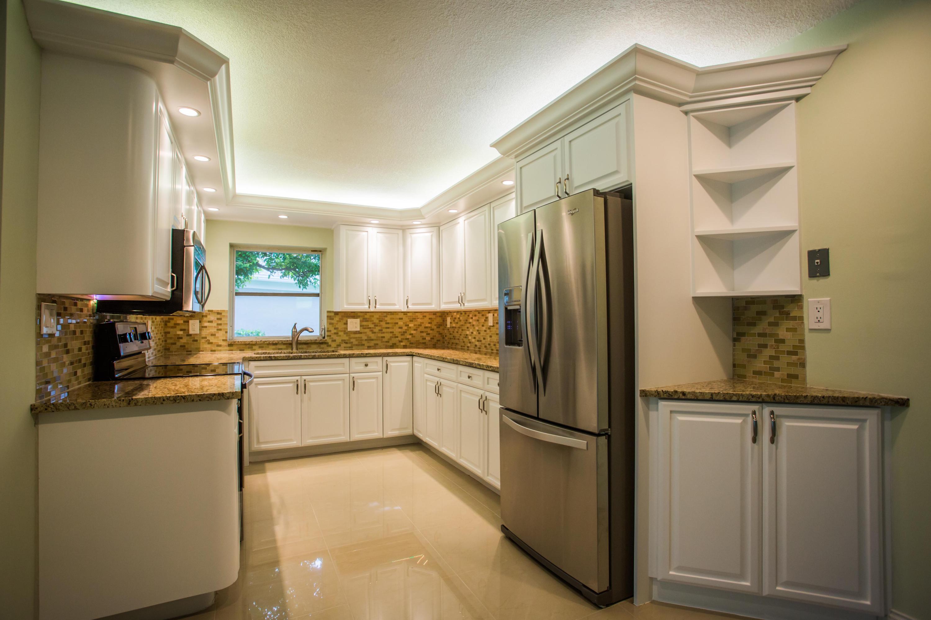24 Del Rio Boulevard Boca Raton, FL 33432 - Photo 11 of 35 Kitchen