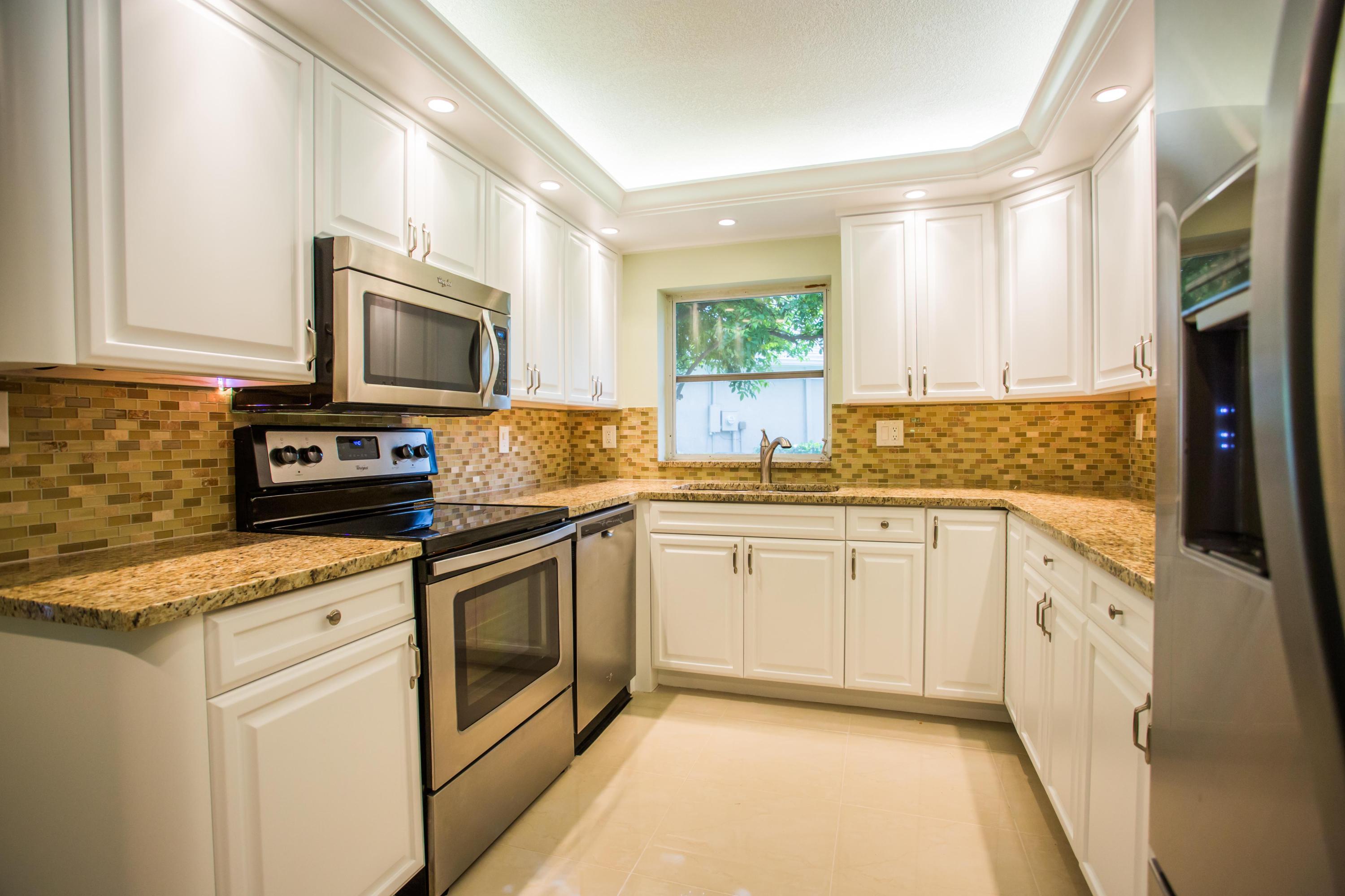 24 Del Rio Boulevard Boca Raton, FL 33432 - Photo 14 of 35 Kitchen