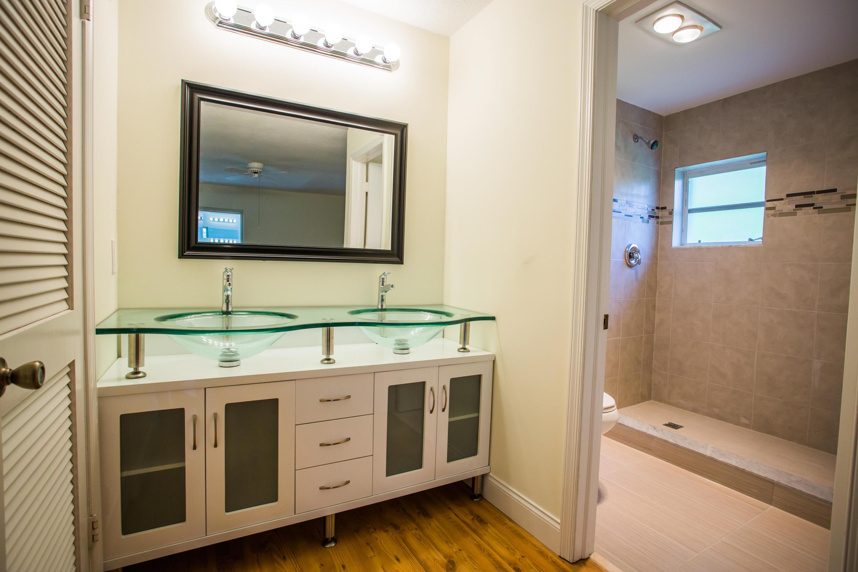 24 Del Rio Boulevard Boca Raton, FL 33432 - Photo 17 of 35 Mstr bath