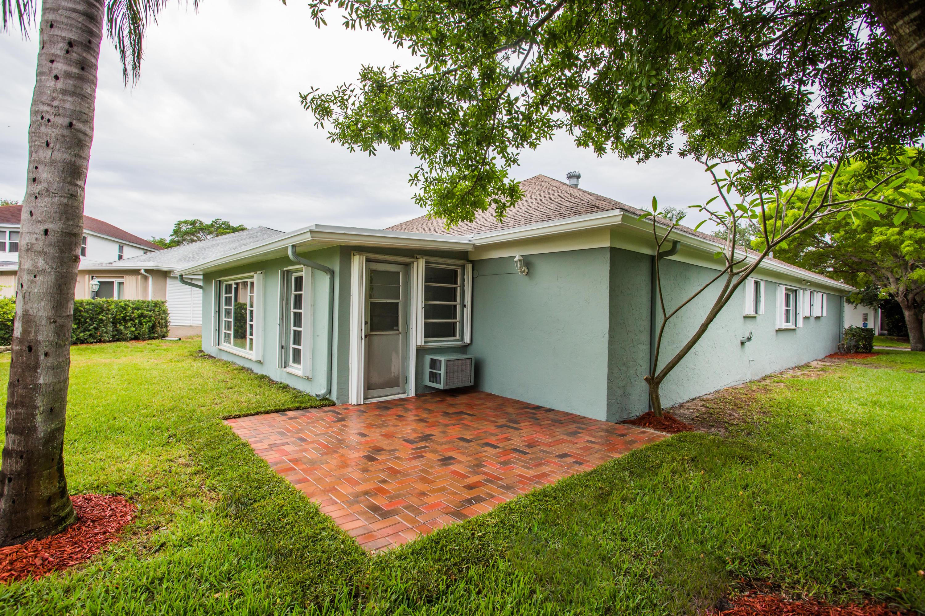 24 Del Rio Boulevard Boca Raton, FL 33432 - Photo 28 of 35 Rear patio