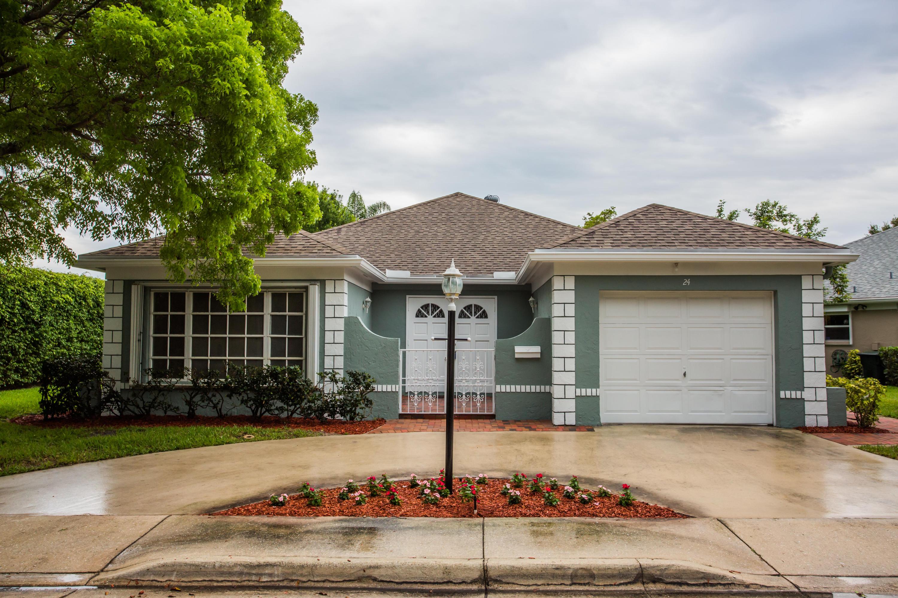 24 Del Rio Boulevard Boca Raton, FL 33432 - Photo 3 of 35 Exterior 2