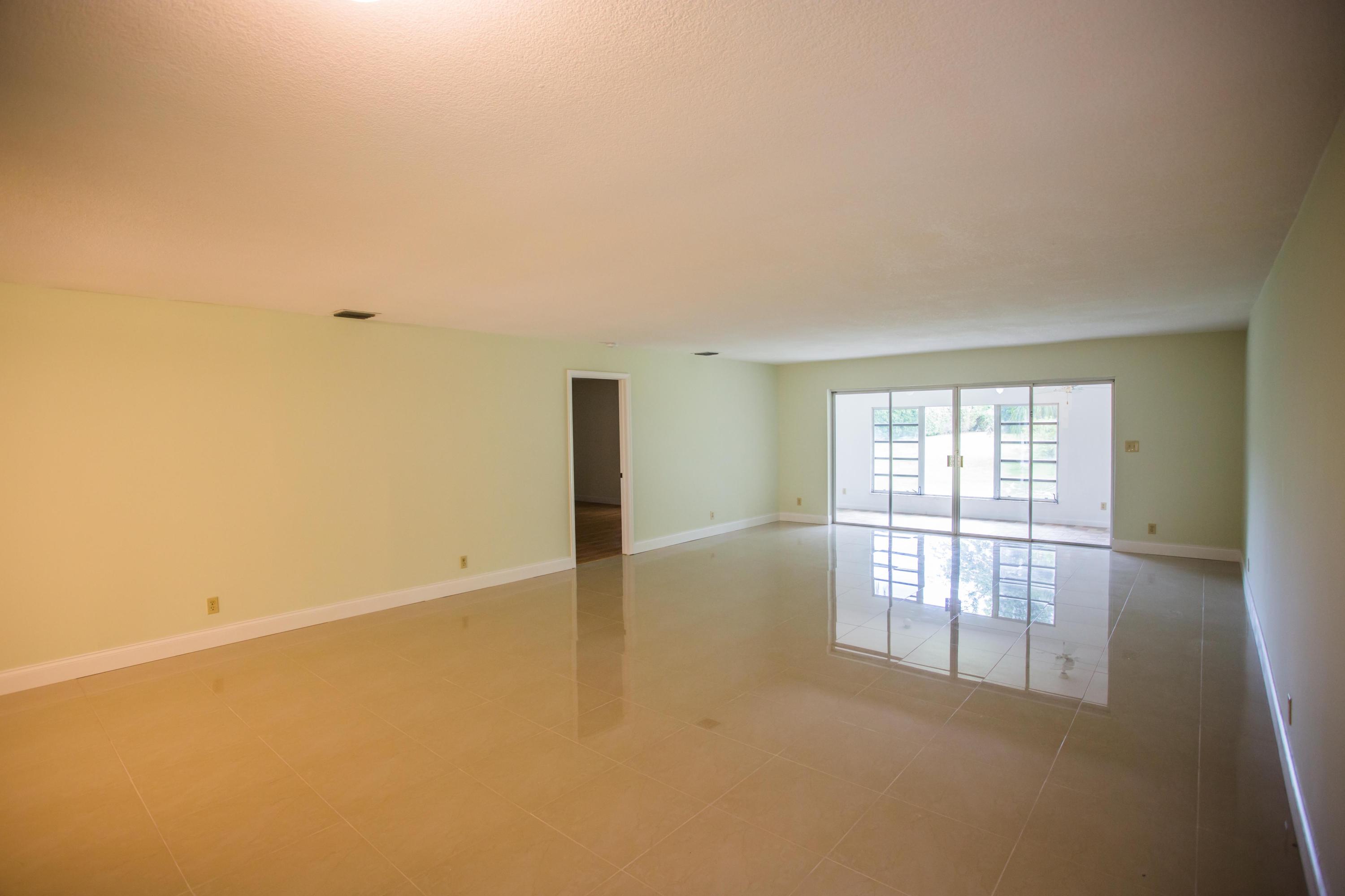 24 Del Rio Boulevard Boca Raton, FL 33432 - Photo 7 of 35 Living rm