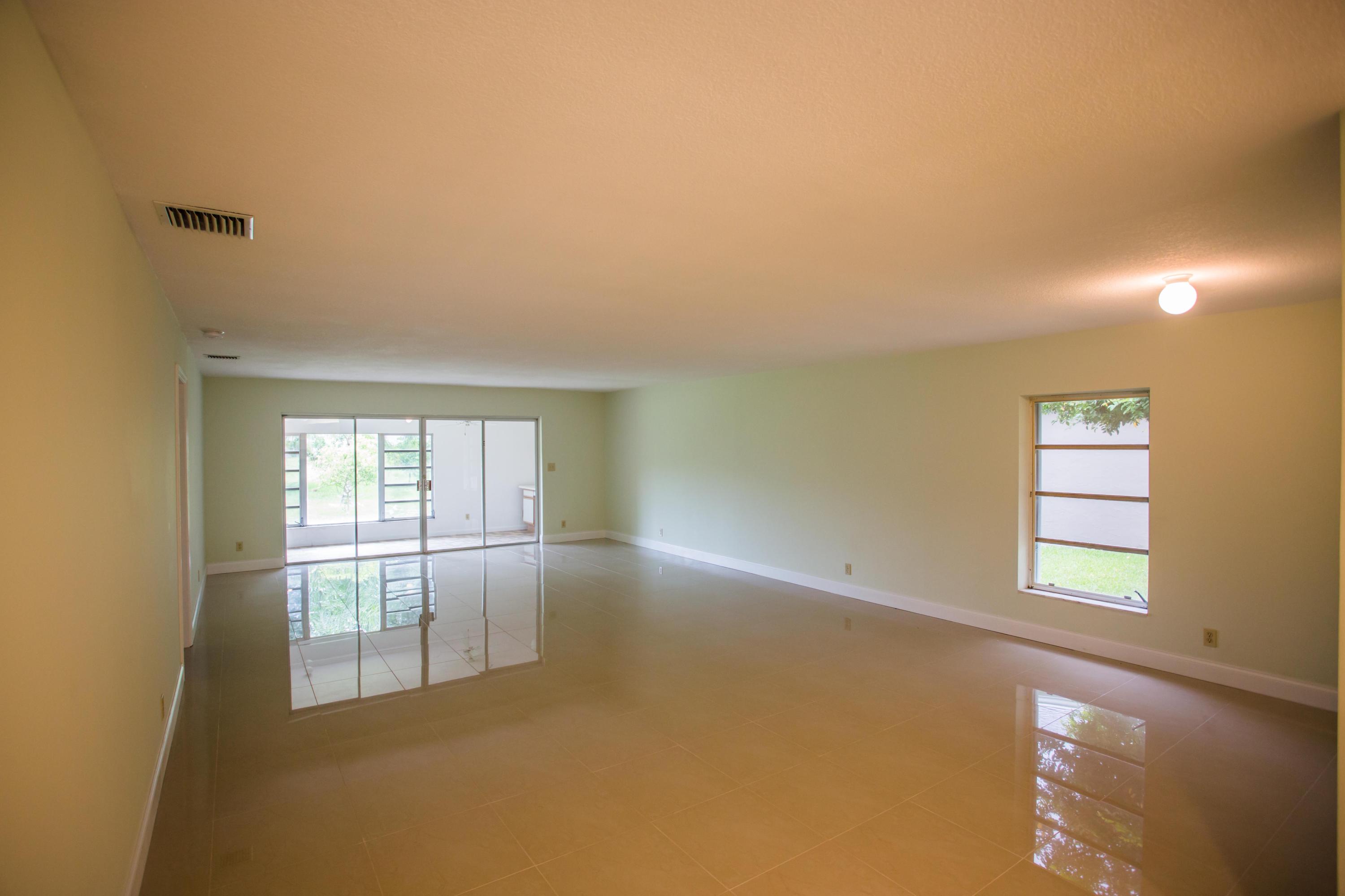24 Del Rio Boulevard Boca Raton, FL 33432 - Photo 8 of 35 Living rm